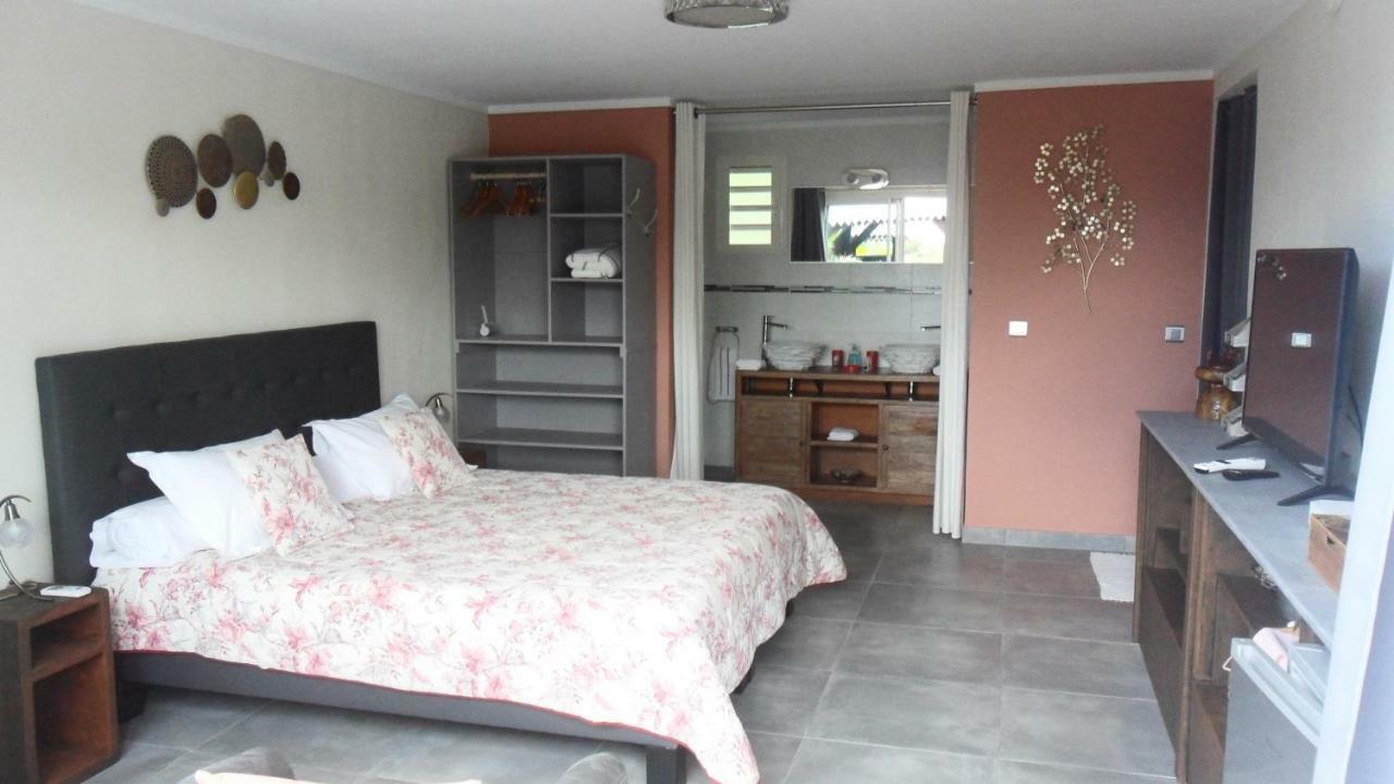 Chez Sonia Et Franck Bed & Breakfast L'Etang-Sale Ngoại thất bức ảnh